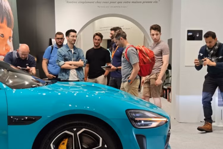 Xiaomi SU7 xuat hien tai trien lam o Paris, sap ban o chau Au?-Hinh-6