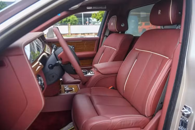 Cận cảnh Rolls-Royce Phantom VIII "giá rẻ" về Việt Nam... chỉ 39 tỷ đồng - Hình 8 Can canh Rolls-Royce Phantom VIII