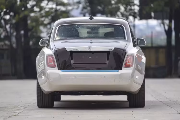 Cận cảnh Rolls-Royce Phantom VIII "giá rẻ" về Việt Nam... chỉ 39 tỷ đồng - Hình 11 Can canh Rolls-Royce Phantom VIII