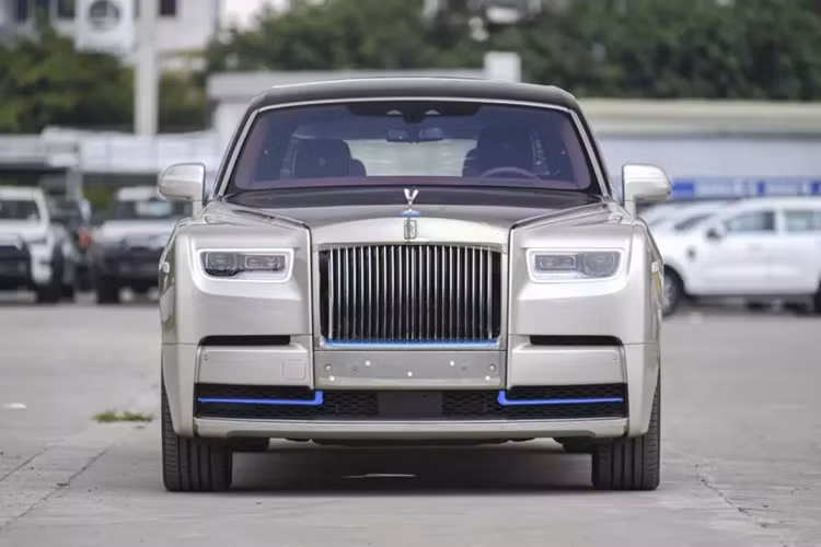 Cận cảnh Rolls-Royce Phantom VIII "giá rẻ" về Việt Nam... chỉ 39 tỷ đồng - Hình 2 Can canh Rolls-Royce Phantom VIII