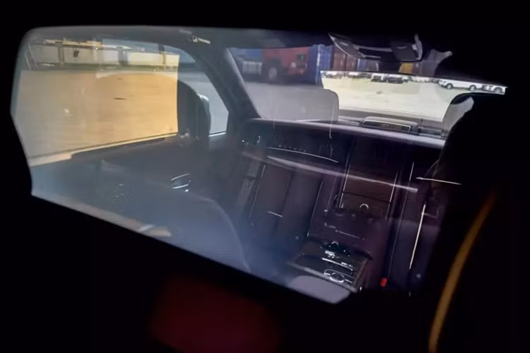 Cận cảnh Rolls-Royce Phantom VIII "giá rẻ" về Việt Nam... chỉ 39 tỷ đồng - Hình 7 Can canh Rolls-Royce Phantom VIII