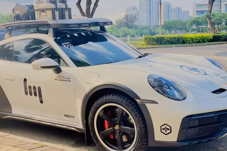 Tan thay Porsche 911 Dakar hon 15 ty cua dai gia Viet “phuot