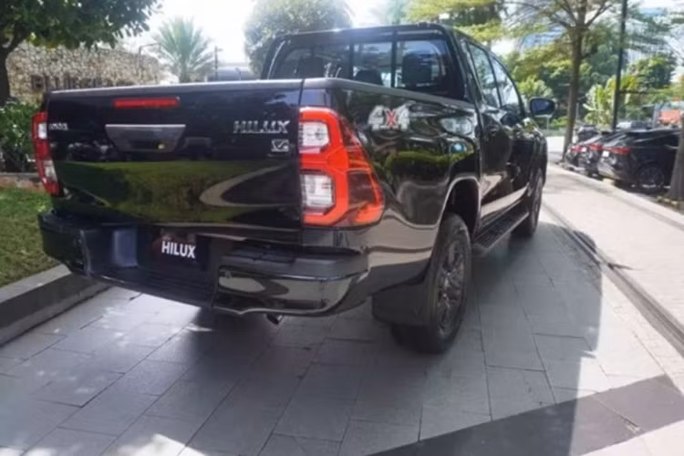 Cận cảnh Toyota Hilux 2024 từ 685 triệu đồng sắp về Việt Nam - Hình 7 Can canh Toyota Hilux 2024 tu 685 trieu dong sap ve Viet Nam-Hinh-7