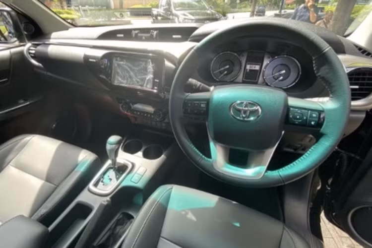 Cận cảnh Toyota Hilux 2024 từ 685 triệu đồng sắp về Việt Nam - Hình 3 Can canh Toyota Hilux 2024 tu 685 trieu dong sap ve Viet Nam-Hinh-3