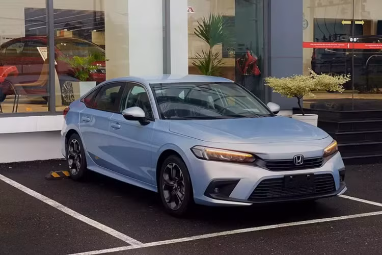 Honda Civic tai Viet Nam dang giam toi 87 trieu dong tai dai ly
