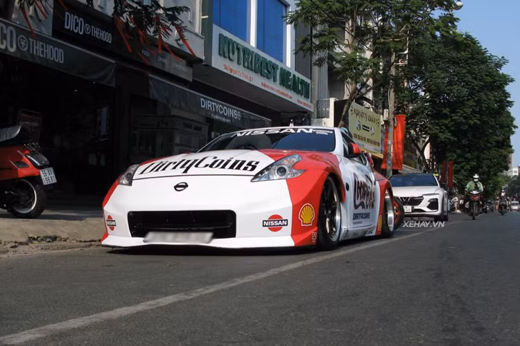 Cận cảnh chiếc Nissan 370Z với gói độ “khủng” nhất Việt Nam Can canh chiec Nissan 370Z voi goi do “khung” nhat Viet Nam