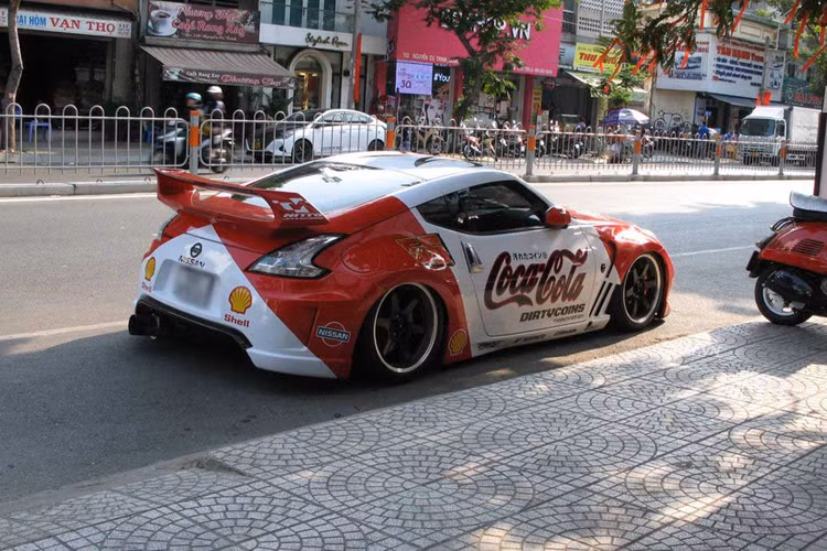 Cận cảnh chiếc Nissan 370Z với gói độ “khủng” nhất Việt Nam - Hình 9 Can canh chiec Nissan 370Z voi goi do “khung” nhat Viet Nam-Hinh-9