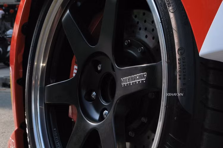 Cận cảnh chiếc Nissan 370Z với gói độ “khủng” nhất Việt Nam - Hình 7 Can canh chiec Nissan 370Z voi goi do “khung” nhat Viet Nam-Hinh-7