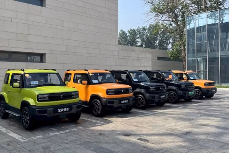 "Soi" Baojun Yep Plus 2024 từ 306 triệu đồng liệu có về Việt Nam? - Hình 18 Baojun Yep Plus 2024 được định vị là mẫu SUV chạy điện cỡ nhỏ, hình dáng của nó là kiểu "hộp vuông", quả thực là hiếm có trong cùng cấp độ, điều này cũng làm nổi bật sự độc đáo của cuộc cạnh tranh thị trường mà gia đình Baojun Yep hoạt động.