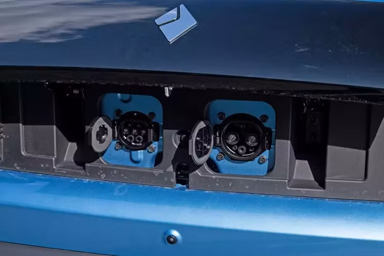 "Soi" Baojun Yep Plus 2024 từ 306 triệu đồng liệu có về Việt Nam? - Hình 11 Như vậy có thể thấy rằng, so với mẫu xe ba cửa, chiều dài cơ sở của Baojun Yep Plus 2024 đã tăng lên đáng kể, từ 2.110 mm lên 2.560 mm.