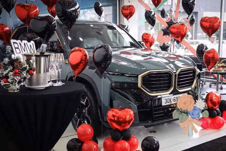 BMW XM gia hon 10 ty dong dau tien ra bien so tai Viet Nam