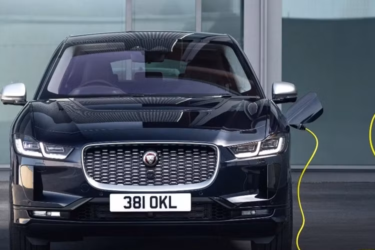 Jaguar bỏ hết xe xăng, chuyển qua làm xe điện từ tháng 6/2024 - Hình 8 Jaguar bo het xe xang, chuyen qua lam xe dien tu thang 6/2024-Hinh-8