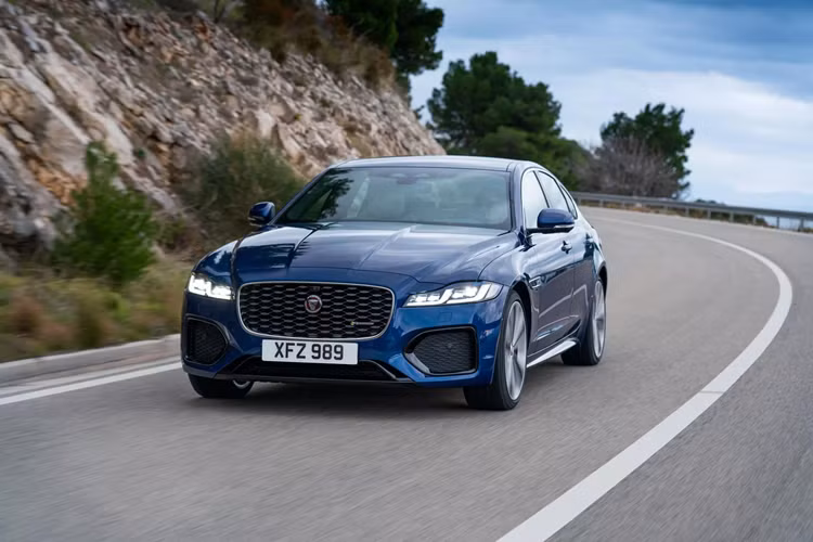 Jaguar bỏ hết xe xăng, chuyển qua làm xe điện từ tháng 6/2024 - Hình 3 Jaguar bo het xe xang, chuyen qua lam xe dien tu thang 6/2024-Hinh-3