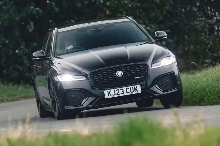 Jaguar bỏ hết xe xăng, chuyển qua làm xe điện từ tháng 6/2024 - Hình 12 Jaguar bo het xe xang, chuyen qua lam xe dien tu thang 6/2024-Hinh-12