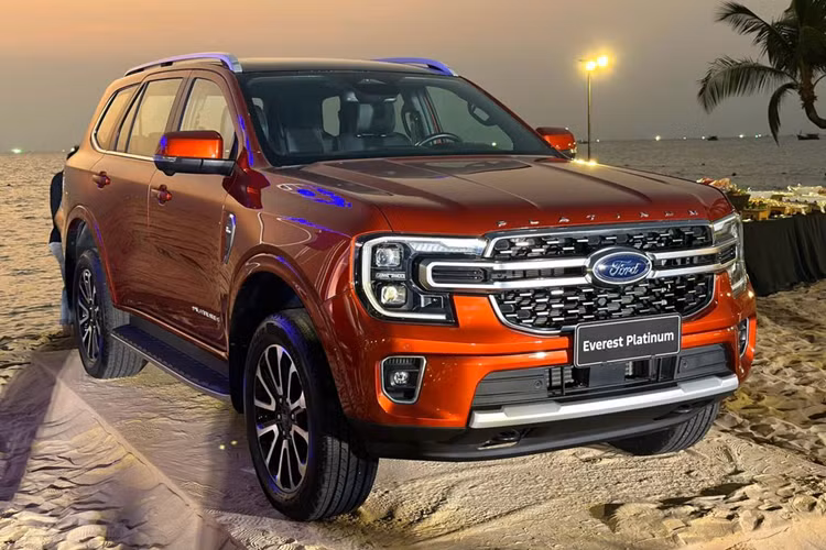 Can canh Ford Everest Platinum tai Viet Nam, khoang 1,509 ty dong