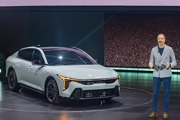Can canh Kia K4 2025 