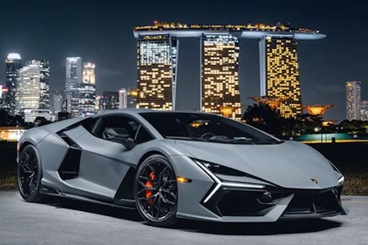 Những bom tấn siêu xe đáng chờ đợi nhất về Việt Nam năm 2024 - Hình 8 Nhung bom tan sieu xe dang cho doi nhat ve Viet Nam nam 2024-Hinh-8