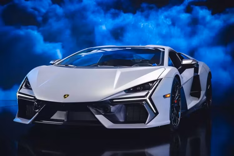 Những bom tấn siêu xe đáng chờ đợi nhất về Việt Nam năm 2024 - Hình 2 Nhung bom tan sieu xe dang cho doi nhat ve Viet Nam nam 2024-Hinh-2