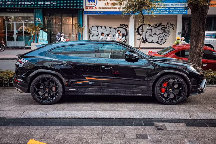 Tom gon Lamborghini Urus Performante 