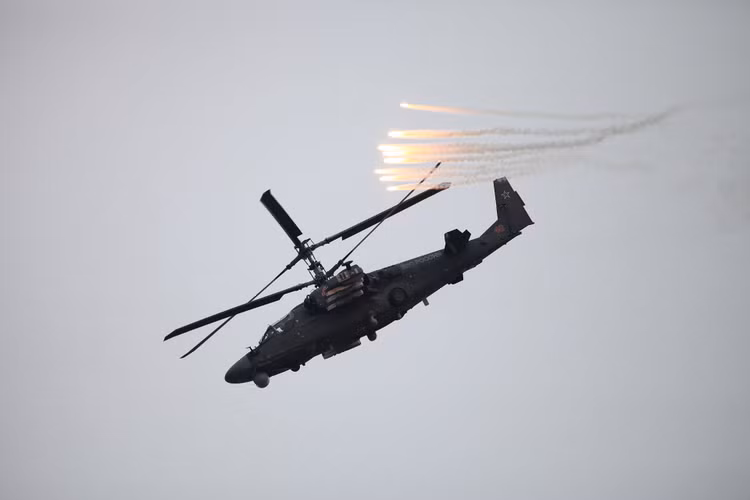 Ka-52: "Quái thú" khiến bộ binh Ukraine ăn không ngon, ngủ không yên - Hình 3 Ka-52: