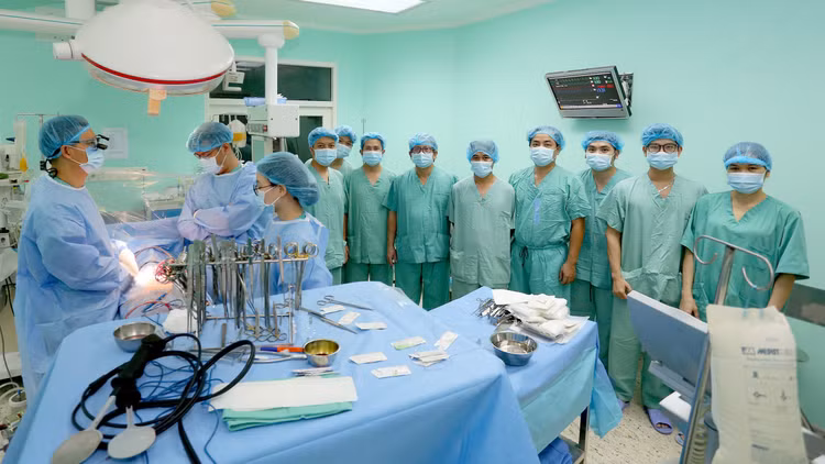 Hành trình ghép tim từ người chết não ở HN cứu bệnh nhân tại Quảng Nam - Hình 3 Hanh trinh ghep tim tu nguoi chet nao o HN cuu benh nhan tai Quang Nam-Hinh-3