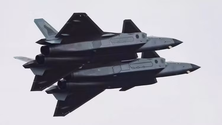 Thiết kế ấn tượng J-36 cho thấy sức mạnh công nghệ Trung Quốc - Hình 2 Thiet ke an tuong J-36 cho thay suc manh cong nghe Trung Quoc-Hinh-2