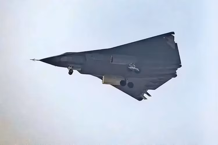Thiết kế ấn tượng J-36 cho thấy sức mạnh công nghệ Trung Quốc - Hình 12 Thiet ke an tuong J-36 cho thay suc manh cong nghe Trung Quoc-Hinh-12