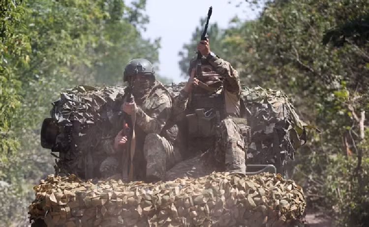 Quân Ukraine mất khả năng phản công, phòng tuyến Pokrovsk sắp sụp đổ - Hình 11 Quan Ukraine mat kha nang phan cong, phong tuyen Pokrovsk sap sup do-Hinh-11