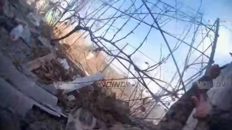 Lính Nga chiến đấu tay đôi bằng dao với lính Ukraine - Hình 14 Linh Nga chien dau tay doi bang dao voi linh Ukraine-Hinh-14