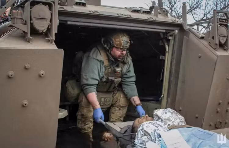 Đòn “luồn sâu đánh hiểm” khi quân đội Nga vượt biên giới Ukraine - Hình 12 Don “luon sau danh hiem” khi quan doi Nga vuot bien gioi Ukraine-Hinh-12