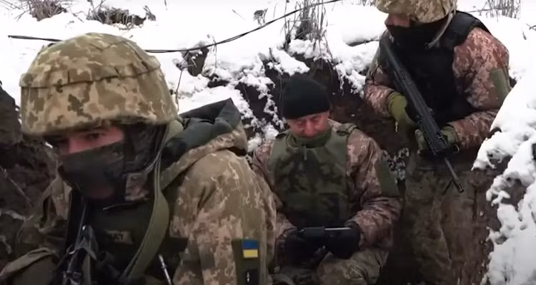 Đòn “luồn sâu đánh hiểm” khi quân đội Nga vượt biên giới Ukraine - Hình 4 Don “luon sau danh hiem” khi quan doi Nga vuot bien gioi Ukraine-Hinh-4