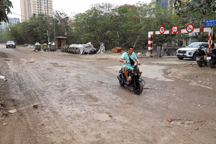 Ha Noi: Can canh con duong “dau kho” mai chua thoat kho