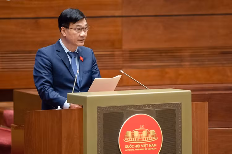 Bo bat buoc mua ban BDS qua san: Chuyen gia noi gi?