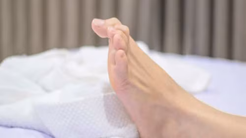 Đang ngủ bỗng bị chuột rút, dấu hiệu cơ thể “cầu cứu”? - Hình 2