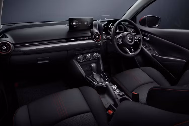 Mazda2 tiếp tục nâng cấp với màn hình giải trí "siêu to khổng lồ" - Hình 3 Mazda2 tiep tuc nang cap voi man hinh giai tri