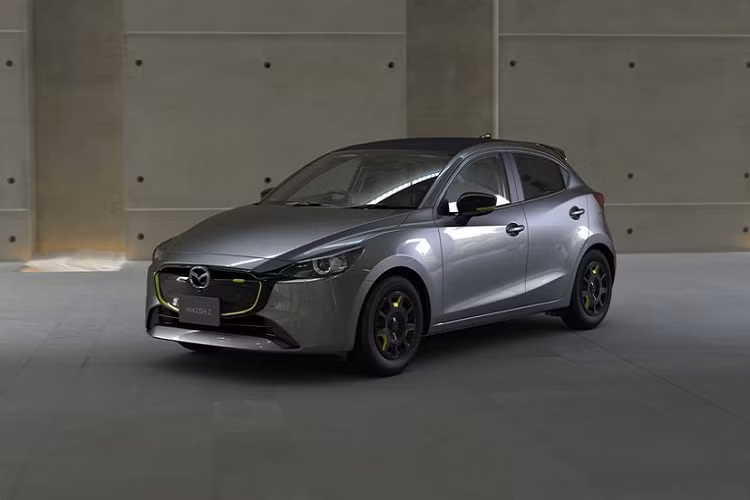 Mazda2 tiếp tục nâng cấp với màn hình giải trí "siêu to khổng lồ" - Hình 4 Mazda2 tiep tuc nang cap voi man hinh giai tri