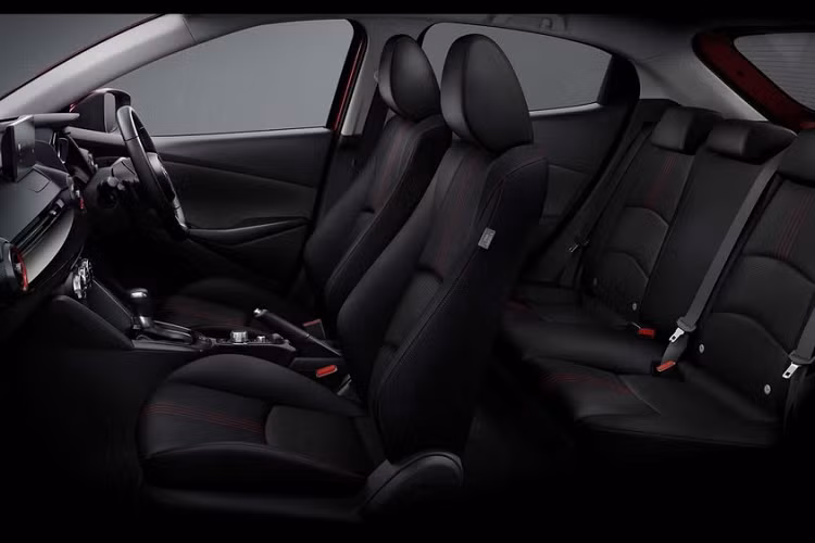 Mazda2 tiếp tục nâng cấp với màn hình giải trí "siêu to khổng lồ" - Hình 6 Mazda2 tiep tuc nang cap voi man hinh giai tri