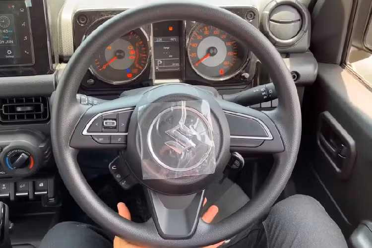 Suzuki Jimny 5 cua so san gia 362 trieu dong, trang bi nhung gi?-Hinh-7