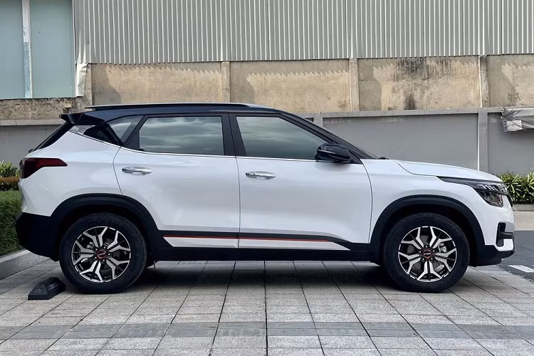 Cận cảnh Kia Seltos X-Line tại Việt Nam, rẻ hơn "đối thủ" Toyota Yaris Cross - Hình 2 Can canh Kia Seltos X-Line tai Viet Nam, re hon