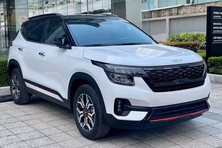 Cận cảnh Kia Seltos X-Line tại Việt Nam, rẻ hơn "đối thủ" Toyota Yaris Cross Can canh Kia Seltos X-Line tai Viet Nam, re hon