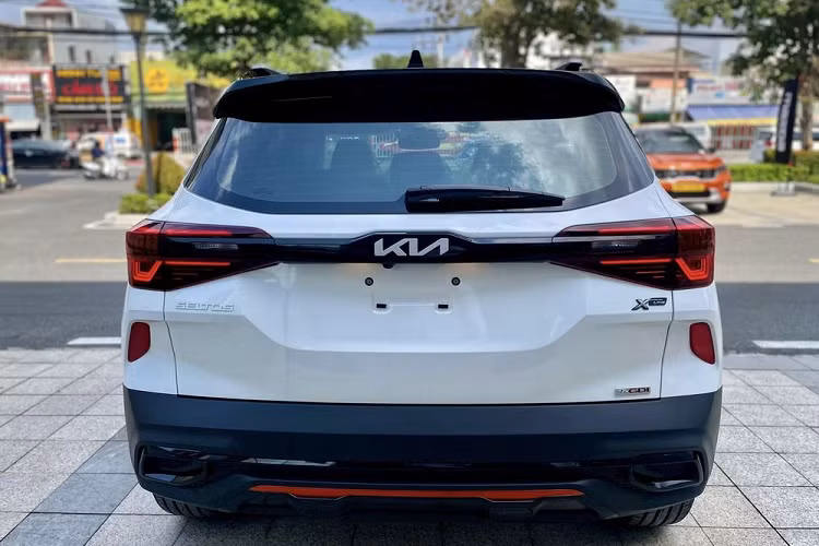 Cận cảnh Kia Seltos X-Line tại Việt Nam, rẻ hơn "đối thủ" Toyota Yaris Cross - Hình 3 Can canh Kia Seltos X-Line tai Viet Nam, re hon