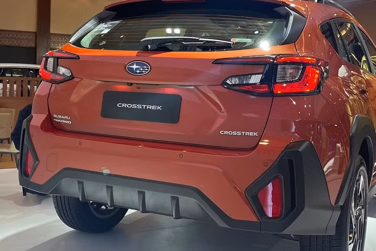 Can canh Subaru Crosstrek 2023 tu 868 trieu dong, 