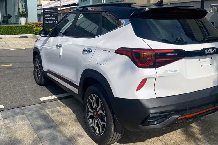 Cận cảnh Kia Seltos X-Line tại Việt Nam, rẻ hơn "đối thủ" Toyota Yaris Cross - Hình 7 Can canh Kia Seltos X-Line tai Viet Nam, re hon