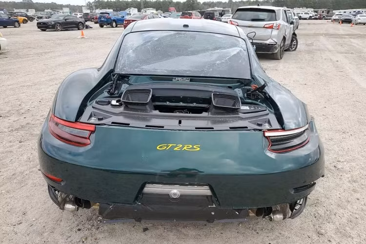 Porsche 911 GT2 RS “hang dong nat” rao ban duoc hon 3 ty dong-Hinh-8