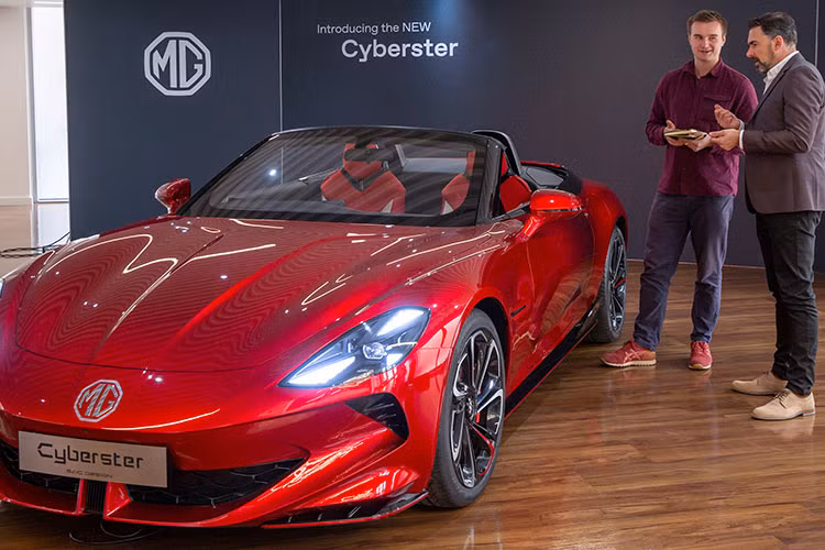 MG Cyberster ra mat tai que huong Anh quoc, tu 1,6 ty dong