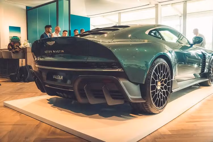 110 chiếc Aston Martin Valour hơn 30 tỷ đồng "bán sạch" chỉ sau 2 tuần - Hình 3 110 chiec Aston Martin Valour hon 30 ty dong