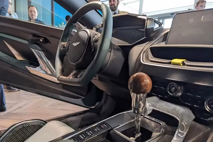 110 chiếc Aston Martin Valour hơn 30 tỷ đồng "bán sạch" chỉ sau 2 tuần - Hình 7 110 chiec Aston Martin Valour hon 30 ty dong