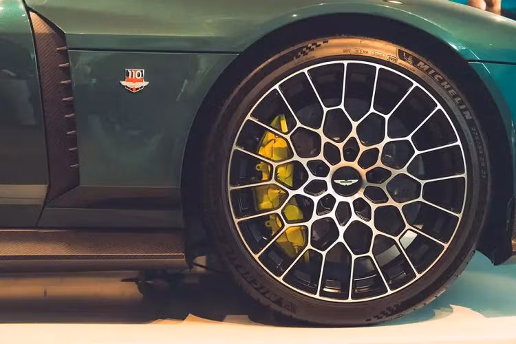110 chiếc Aston Martin Valour hơn 30 tỷ đồng "bán sạch" chỉ sau 2 tuần - Hình 5 110 chiec Aston Martin Valour hon 30 ty dong