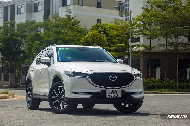 "Soi" top 10 xe ôtô bán chạy nhất tại Việt Nam năm 2022 - Hình 13 Mazda CX-5 - 11.985 xe Đạt tổng doanh số 11.985 xe, đứng thứ 8 toàn thị trường sau 11 tháng, Mazda CX-5 dường như đã nắm chắc vị thế dẫn đầu phân khúc SUV/CUV hạng C, bỏ xa các đối thủ xếp sau như Honda CR-V (8.550 xe), Hyundai Tucson (7.714 xe) hay Kia Sportage (2.971 xe).