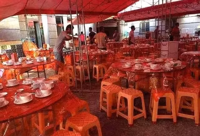 Mời tiệc nhưng cả làng không đến, nguyên nhân ai cũng đồng tình - Hình 3 Moi tiec nhung ca lang khong den, nguyen nhan ai cung dong tinh-Hinh-3